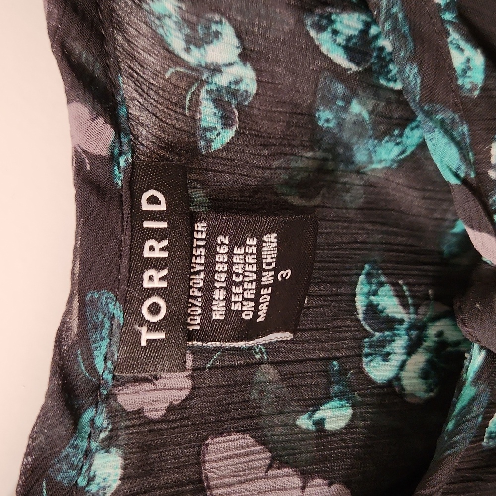 Torrid 3 Butterfly Top - Picture 4 of 6